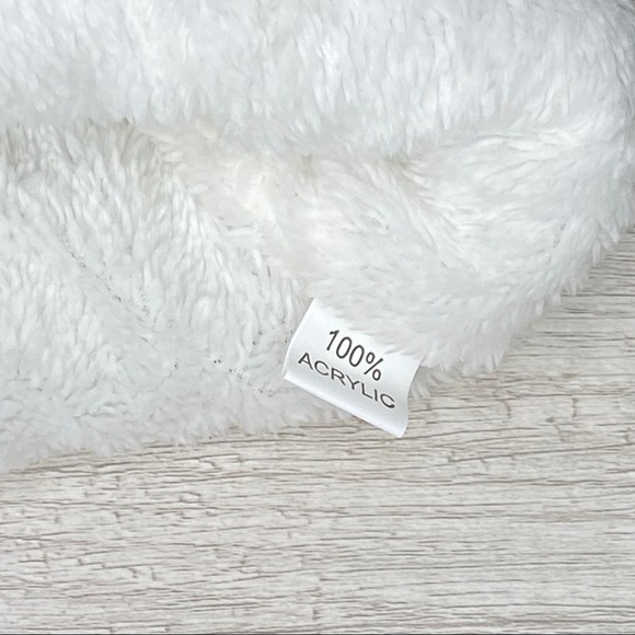 Gray Fleece Lined Pom Pom Beanie NWOT - Picture 4 of 4